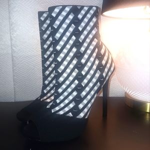 Womens peep toe heeled boots